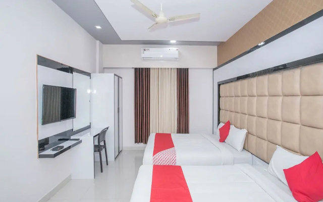 OYO 15352 Sahara Suites