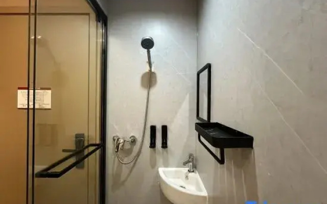 Yumian³ Hotel (Shanghai Jing'an Temple West Nanjing Road Subway Station)