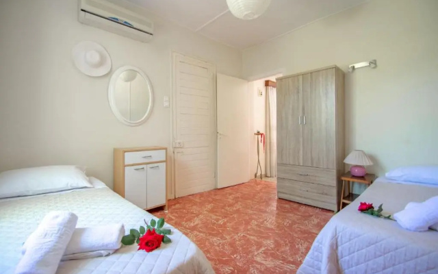 Doras Beach Bungalow B