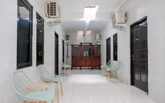 RedDoorz Syariah near Stasiun Gubeng 2