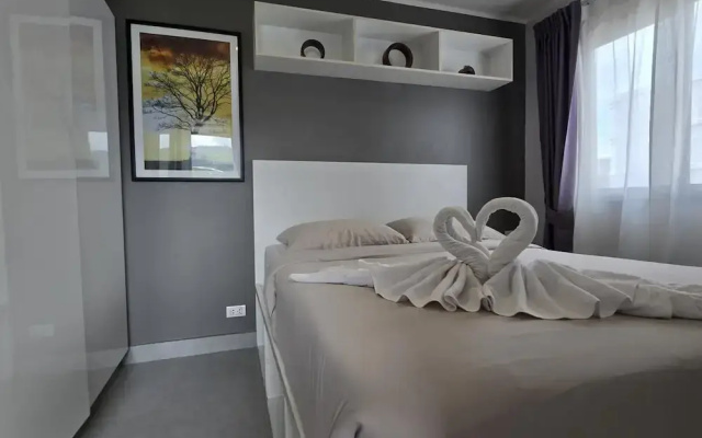 Sleek Corner 1 Bed Apt T1-607