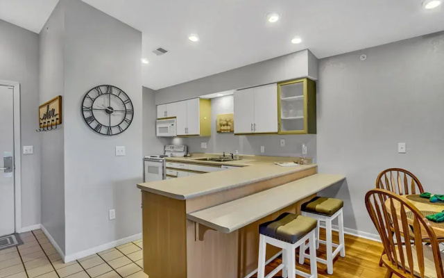 Fairway Heights 2 Bedroom Condo by RedAwning