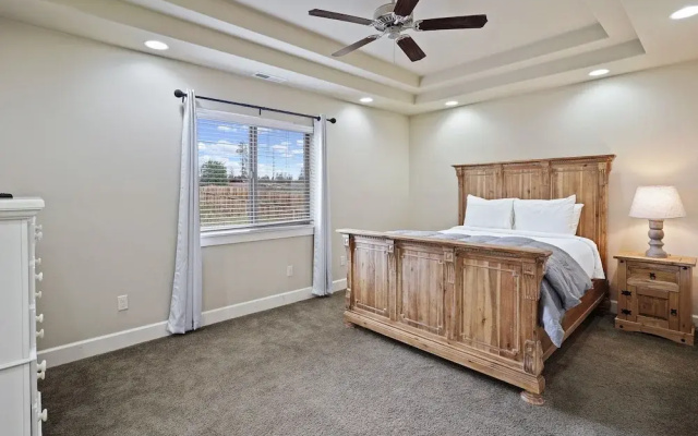 Geary Getaway 3 Bedroom Home by RedAwning