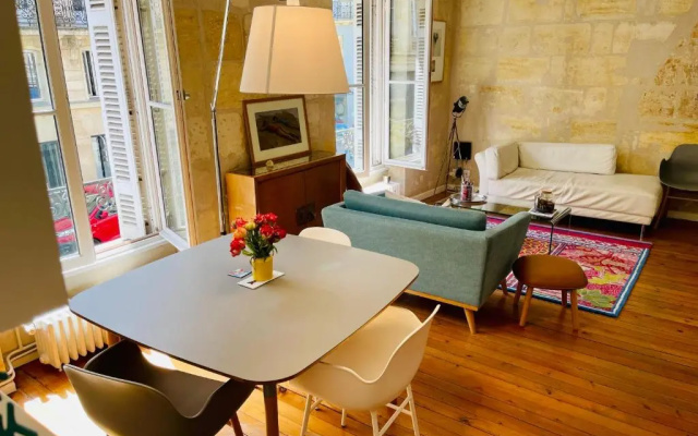 Nice furnished apartment with inner courtyard near the city center
