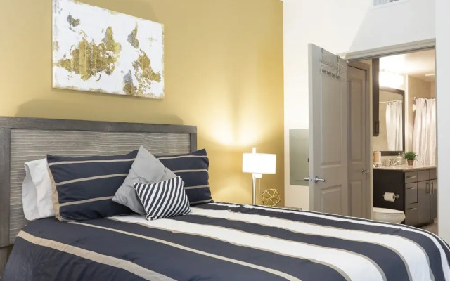 Luxurious & Cozy Midtown Texas Condo