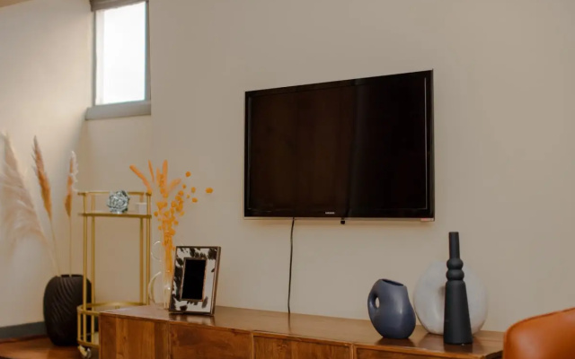 The Crescent Moon - Elegant 1bdr Flat