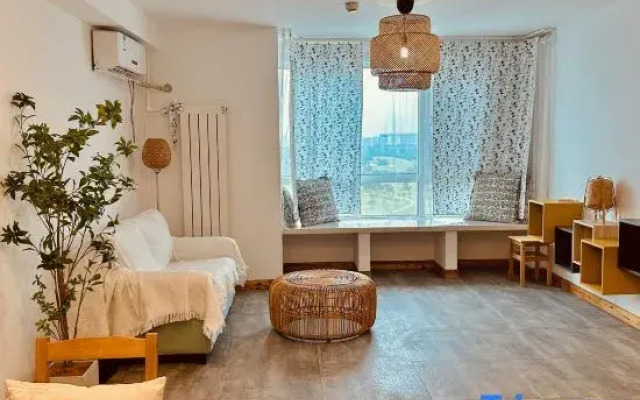 Vivi's childhood  hotel