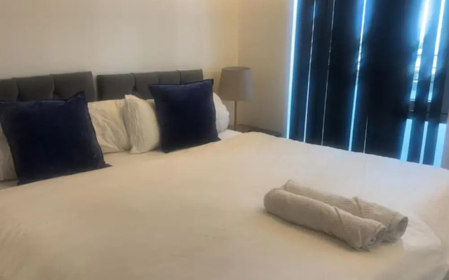 London 1 Bed Apartment Close to Barking Station