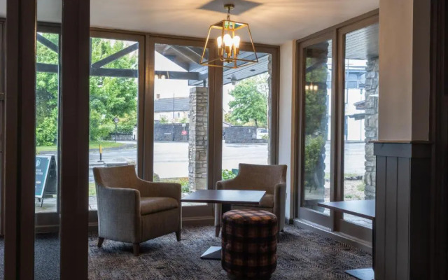Almondsbury Inn & Lounge