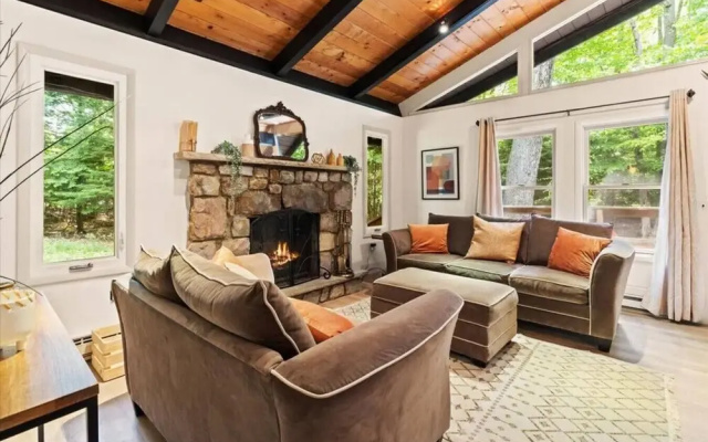Unique 3Bedroom Poconos Chalet