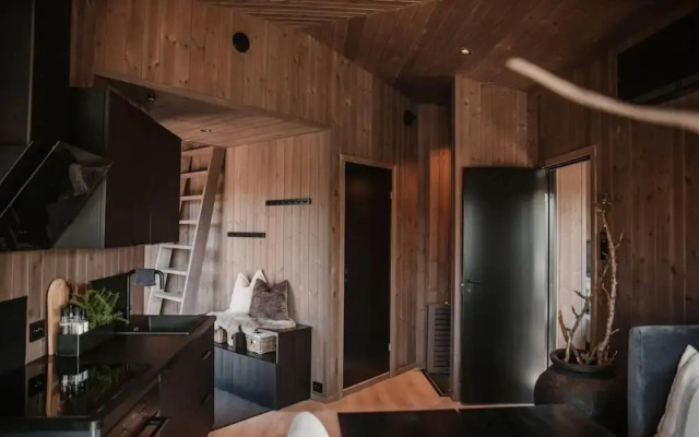 Luxurious Tree Top Cabin by the Lake