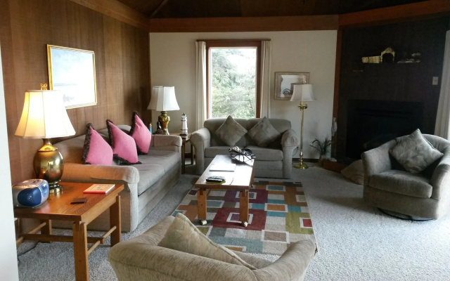 Little Creek Cove Beachfront Resort