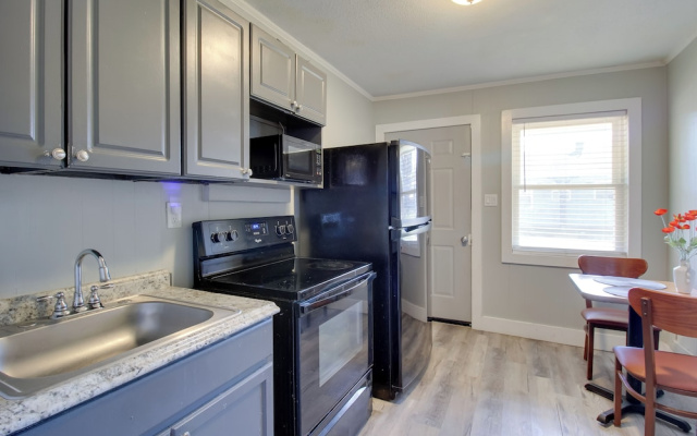 Huntsville Studio w/ Workspace Near Downtown