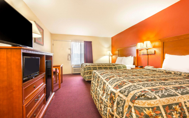 Days Inn by Wyndham Shorter