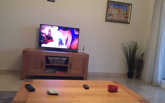 Sunny, Quiet And Spacious Apartment Nearby The Sea