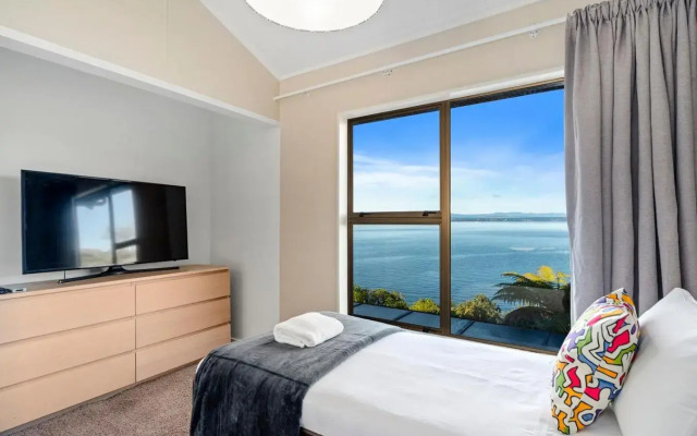 All Decked Out ON the Lake - Taupo