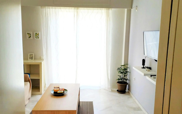 Central, Bright and Comfortable Apartment with balcony