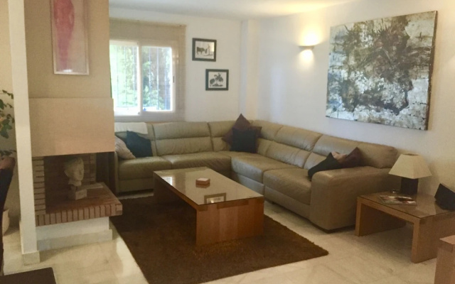 Lovely, Well Appointed Spanish Townhouse