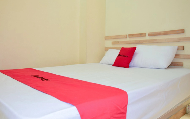 RedDoorz near Mangga Dua Square