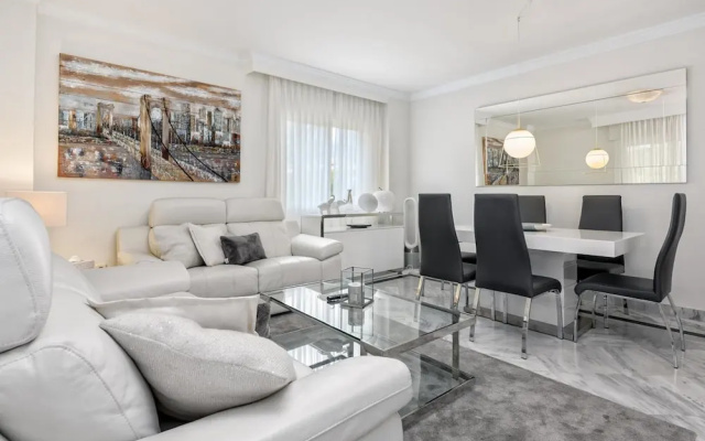 Dama de Noche - 4BR Garden Apartment in Puerto Banus