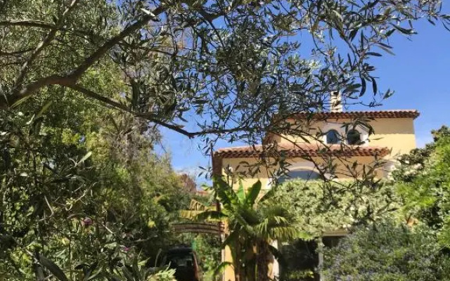 Ecrin de verdure avec accès piscine en plein Aix
