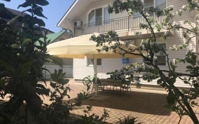 Отель Cottage na Kuvshinok Сочи вид на фасад