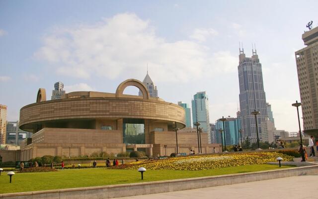 Отель Motel168 Shanghai HongQiao Development Inn вид на фасад