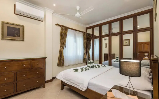 Luxury 3BR Pool Villa Pratamnak Soi5-50m to Beach