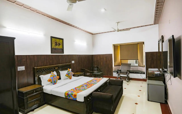 Fabhotel Traika Inn