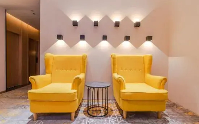 Lingju B & B Hotel
