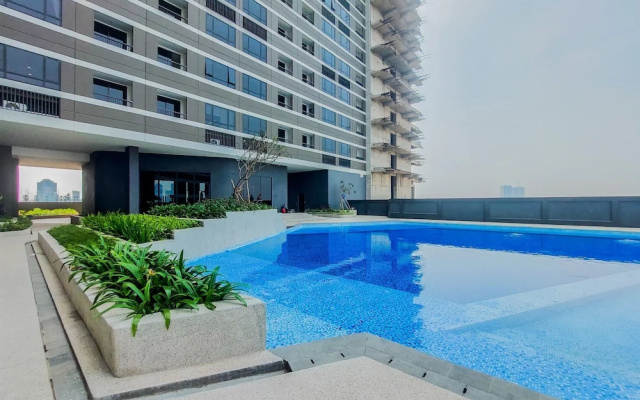 Good and Cozy 2BR at Collins Boulevard Apartment