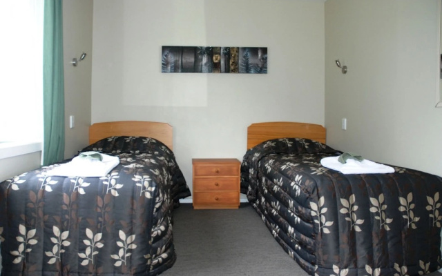 The Chalets Motel