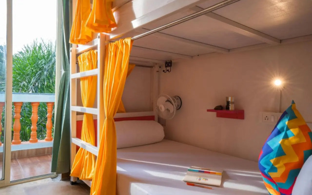 goSTOPS Goa, Vagator PLUS