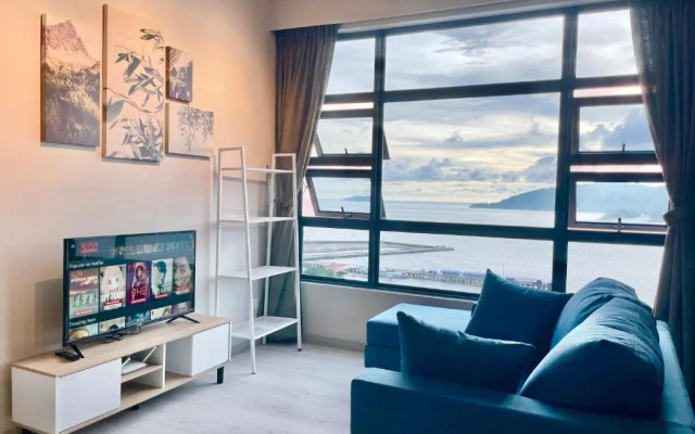 Sunset Seaview Vacation Condos @ Jesselton Quay