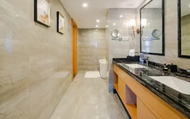 Bazhong Days Hotel