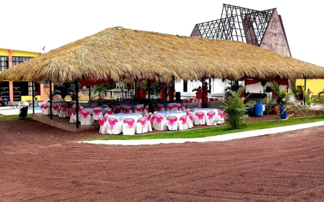 Hotel Fiesta Nueva Italia Inn