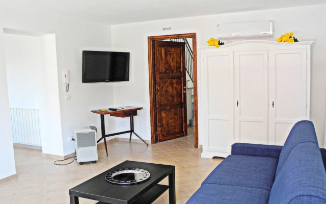 Spacious Holiday Home in Lucca With Swimming Pool
