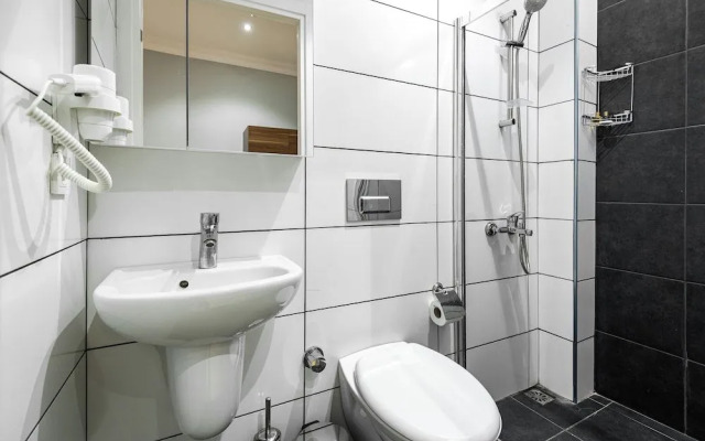Aram Kerasi Rooms