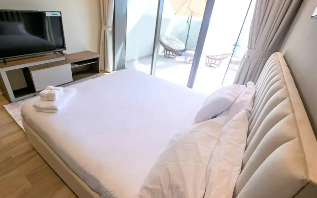 Gorgeous Stay With Balcony at Park View