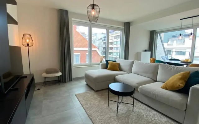 Modern Duplex Near Beach and Shops