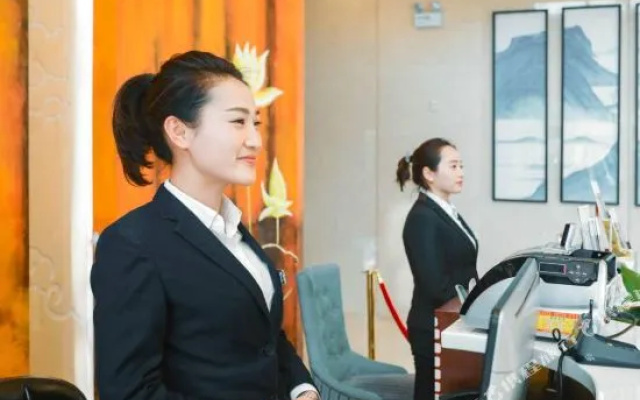 Qianshan Heyue Hotel