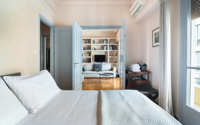 Neoclassical Athenian 2-bed Apt Balcony