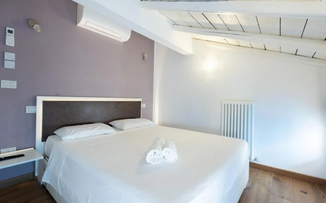 Asinelli in Bologna with 1 bedrooms and 1 bathrooms