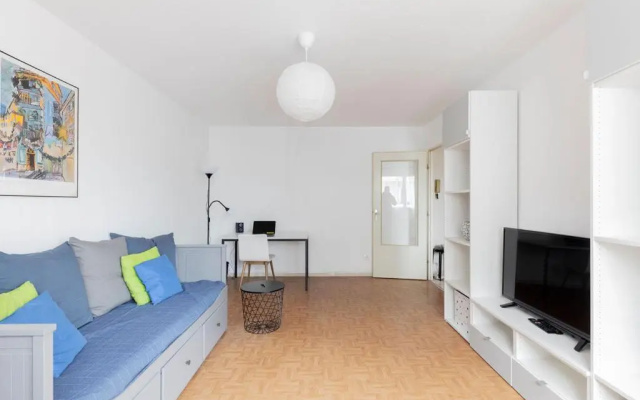 Nicolas III, parking privé, Netflix, balcon
