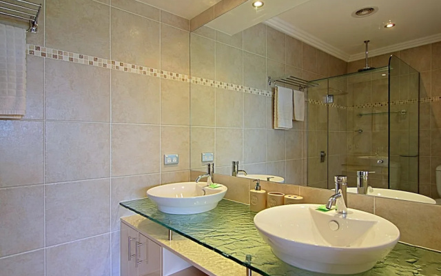 A PERFECT STAY - 3 James Cook Apartments