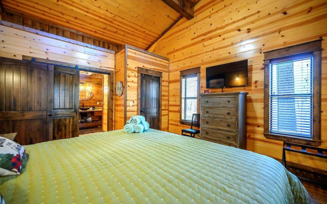 Hoot's Hideaway w/ Hot Tub