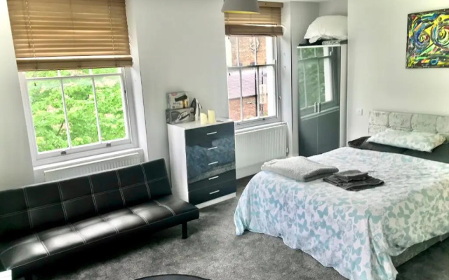 Camden Large 2 Bedroom Flat Guest House