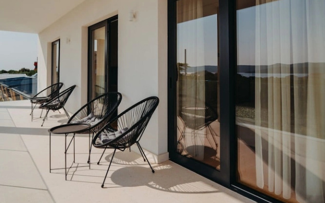 Villa Turnea With Heated Pool