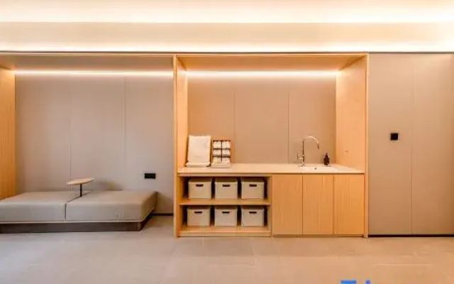 Ji Hotel (Guiyang Baiyun Middle Road Metro Station)