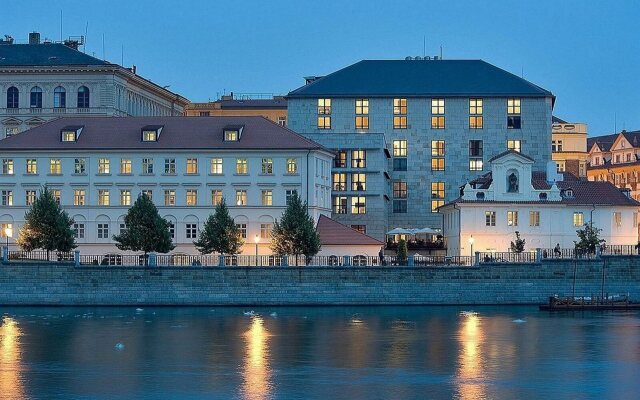 Four Seasons Hotel Prague вид на фасад